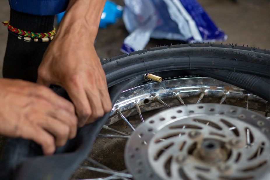 midsection-man-wdorking-min